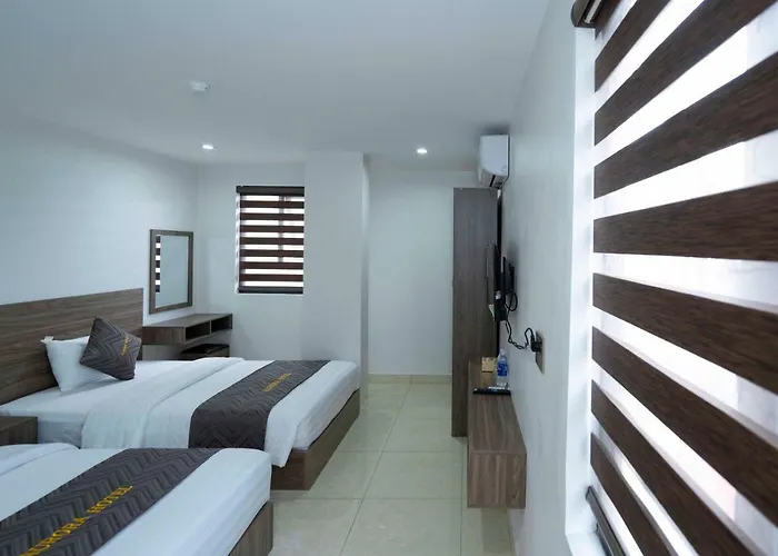 Hotel Aurora *